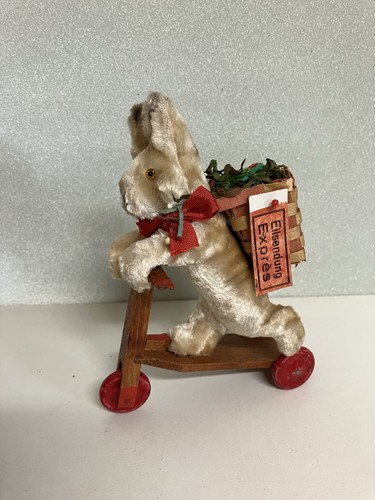 Uralter osterhase auf roller - auf,