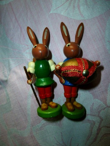 Zwei hübsche alte osterhasen - alte,