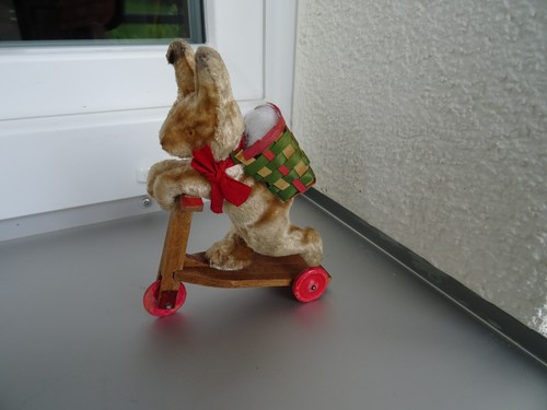 Alter osterhase auf roller um - auf, roller,